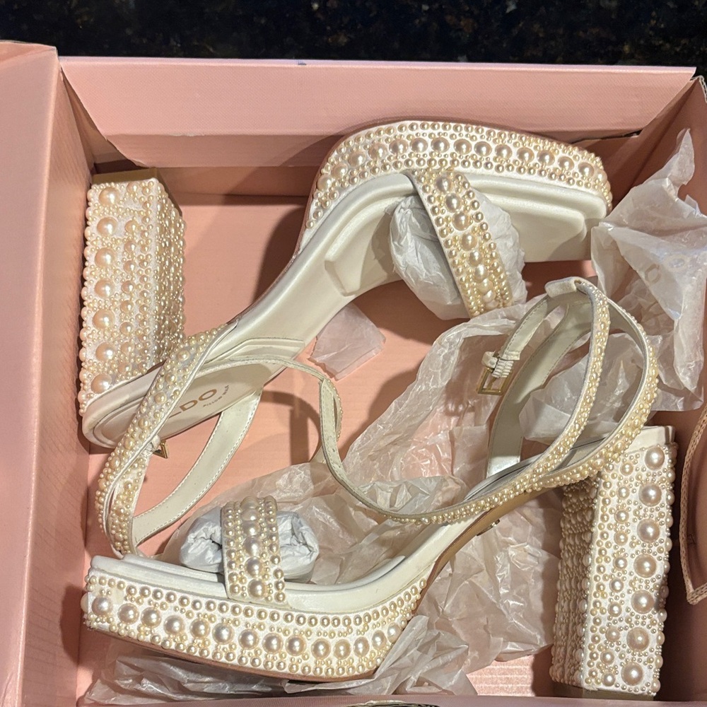Women's Lulu Pearl Two-Piece Platform Dress Sandals size 9